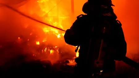 Incendiu în Capitală, la un imobil de pe Splaiul Independenței
